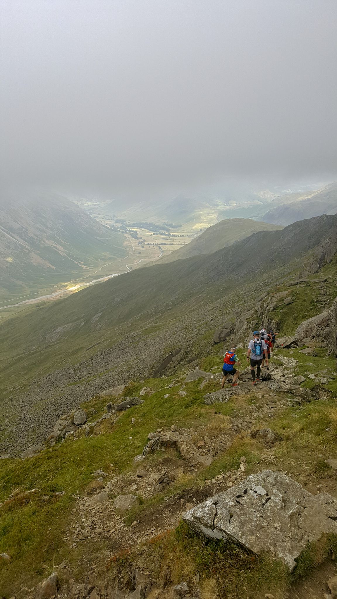 r_415vEXn3nDCbgazu0zY9RfShb9JAl0DZb10DJHtAo-1152x2048